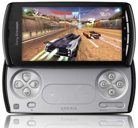 Le Sony Ericsson Xperia Play et sa manette PlayStation