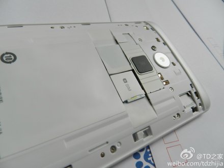 HTC One max - capot retiré