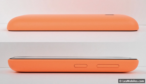 Nokia Lumia 530 : gauche / droite
