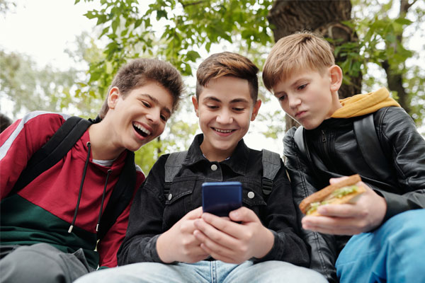 Forfaits mobiles à maximum 5€ avec Auchan Telecom, NRJ Mobile, RED by SFR et Cdiscount Mobile