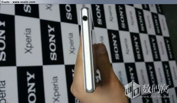 Version blanche et  cadre aluminium pour le Sony Xperia Z1 (Honami)