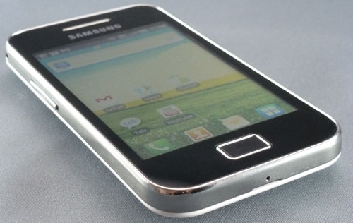 Test samsung galaxy ace milieu de gamme iphone deux coques blanche noire écran 3,5 pouces android marlet