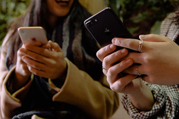 Duel de forfait mobile 90Go à prix réduits : Free Mobile vs SOSH d'Orange