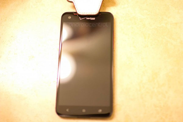 HTC DLX : une version américaine pour le J Butterfly et son écran Full HD 1080p de 5 pouces ?