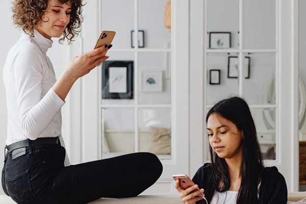 Duel de forfaits mobiles 100Go à moins de 15€ sans condition de durée : La Poste Mobile VS YouPrice