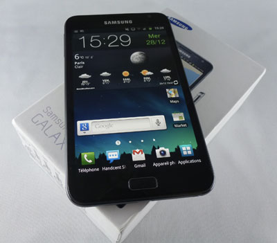 Samsung Galaxy Note test mi-tablette mi-smartphone écran tactile super amoled 5,3 pouces stylet s pen