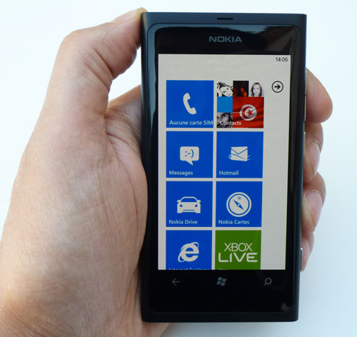 test Nokia Lumia 800 windows phone 7.5 mango 8 mégapixels design polycarbonate écran 3,7 pouces convexe Nokia drive nokia maps nokia cartes Nokia music