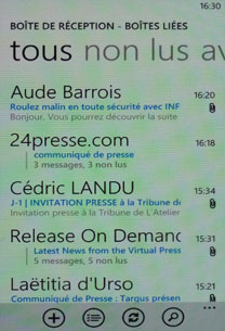 est Nokia Lumia 800 windows phone 7.5 mango 8 mégapixels design polycarbonate écran 3,7 pouces convexe Nokia drive nokia maps nokia cartes Nokia music