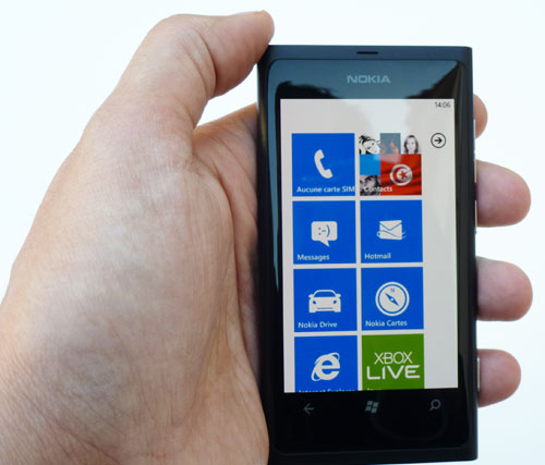 test Nokia Lumia 800 windows phone 7.5 mango 8 mégapixels design polycarbonate écran 3,7 pouces convexe Nokia drive nokia maps nokia cartes Nokia music