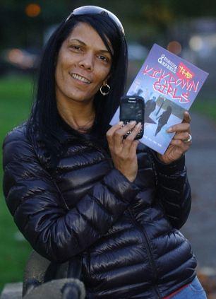 Futur Goncourt ? Georgina Campbell vient d'écrire un roman de 200 pages... sur son BlackBerry