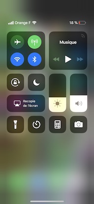 Apple iPhone XS homescreen