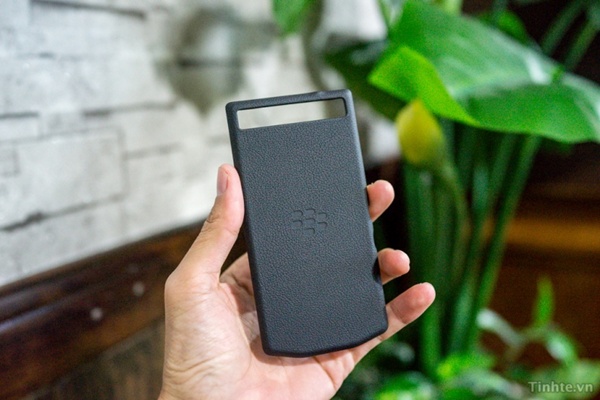 Un BlackBerry Porsche Design sous BB10 en travaux ?
