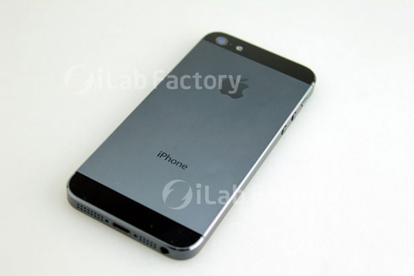 iPhone 5 : concept aver les pièces détachées remontées ensemble