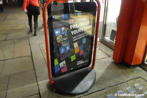 Nokia Lumia 800 chez Phones 4u