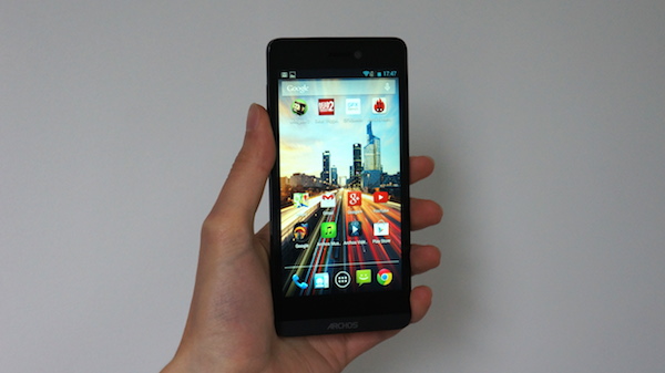 Test de l'Archos 50 Helium : un bon smartphone qui se perd facilement dans la masse