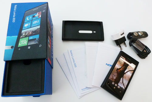 test Nokia Lumia 800 windows phone 7.5 mango 8 mégapixels design polycarbonate écran 3,7 pouces convexe Nokia drive nokia maos nokia cartes Nokia music