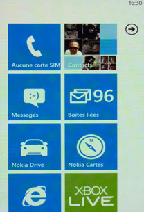est Nokia Lumia 800 windows phone 7.5 mango 8 mégapixels design polycarbonate écran 3,7 pouces convexe Nokia drive nokia maps nokia cartes Nokia music