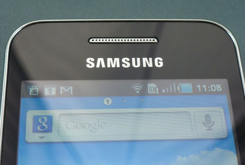 Test samsung galaxy ace milieu de gamme iphone deux coques blanche noire écran 3,5 pouces android marlet