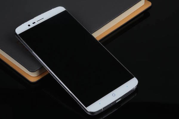 Elephone P8000 : un mobile Full HD et LTE à 200 euros ?