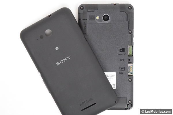 Sony Xperia E4g : capot ouvert
