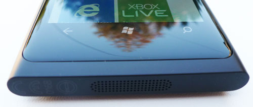 test Nokia Lumia 800 windows phone 7.5 mango 8 mégapixels design polycarbonate écran 3,7 pouces convexe Nokia drive nokia maps nokia cartes Nokia music