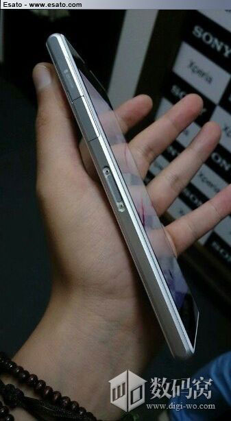 Version blanche et  cadre aluminium pour le Sony Xperia Z1 (Honami)