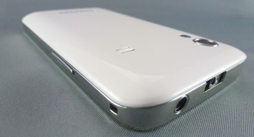 Test samsung galaxy ace milieu de gamme iphone deux coques blanche noire écran 3,5 pouces android marlet