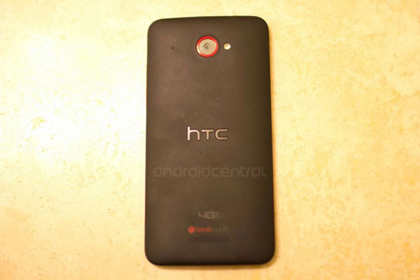 Premières photos HTC DLX version américaine J Butterfly avec un écran Full HD 1080p de 5 pouces