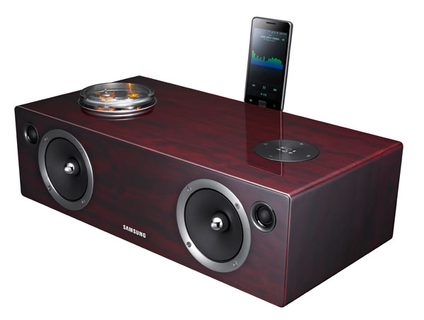 Samsung lance sa première gamme de systèmes Hi-Fi sans fil avec dock, compatibles avec les smartphones Android, mais aussi l'iPhone et l'iPad