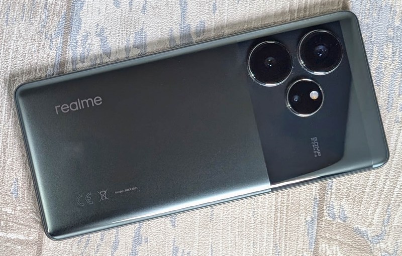 realme GT 6