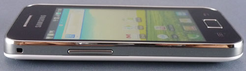Test samsung galaxy ace milieu de gamme iphone deux coques blanche noire écran 3,5 pouces android marlet