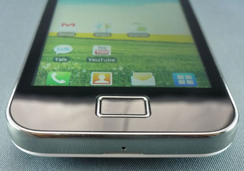 Test samsung galaxy ace milieu de gamme iphone deux coques blanche noire écran 3,5 pouces android marlet
