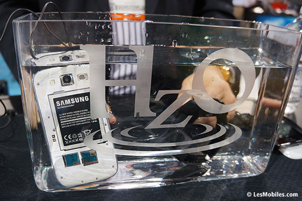 HzO : le revêtement révolutionnaire rendant les smartphones étanches de l’intérieur bientôt adopté par un grand constructeur (CES 2013)