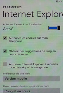 est Nokia Lumia 800 windows phone 7.5 mango 8 mégapixels design polycarbonate écran 3,7 pouces convexe Nokia drive nokia maps nokia cartes Nokia music