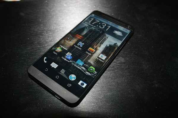 HTC M8 : l'avant du smartphone se dévoile à travers deux photos