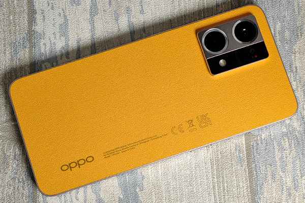 Dos de l'Oppo Reno7