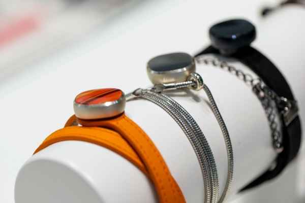 Samsung Charm : des trackers d'activités basiques mais élégants à moins de 50 € ?